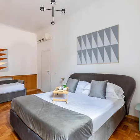 Romac - Condotti By Spanish Steps *